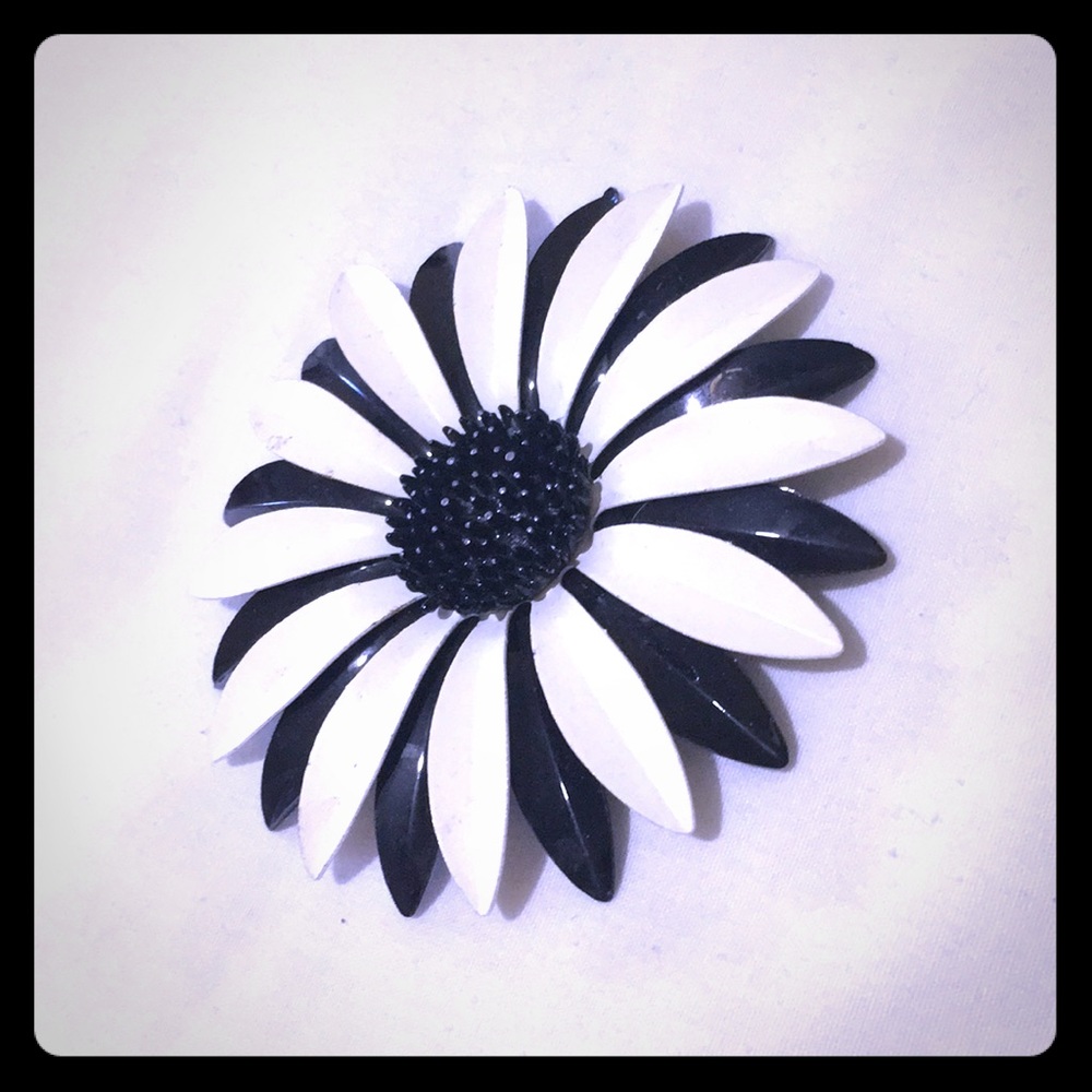 Flower brooch
